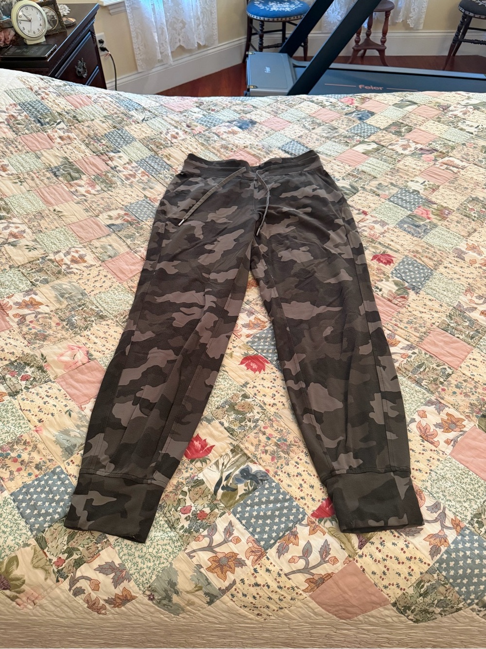 LULULEMON READY TO RULU MID RISE JOGGER SIZE 6 GRAY CAMO